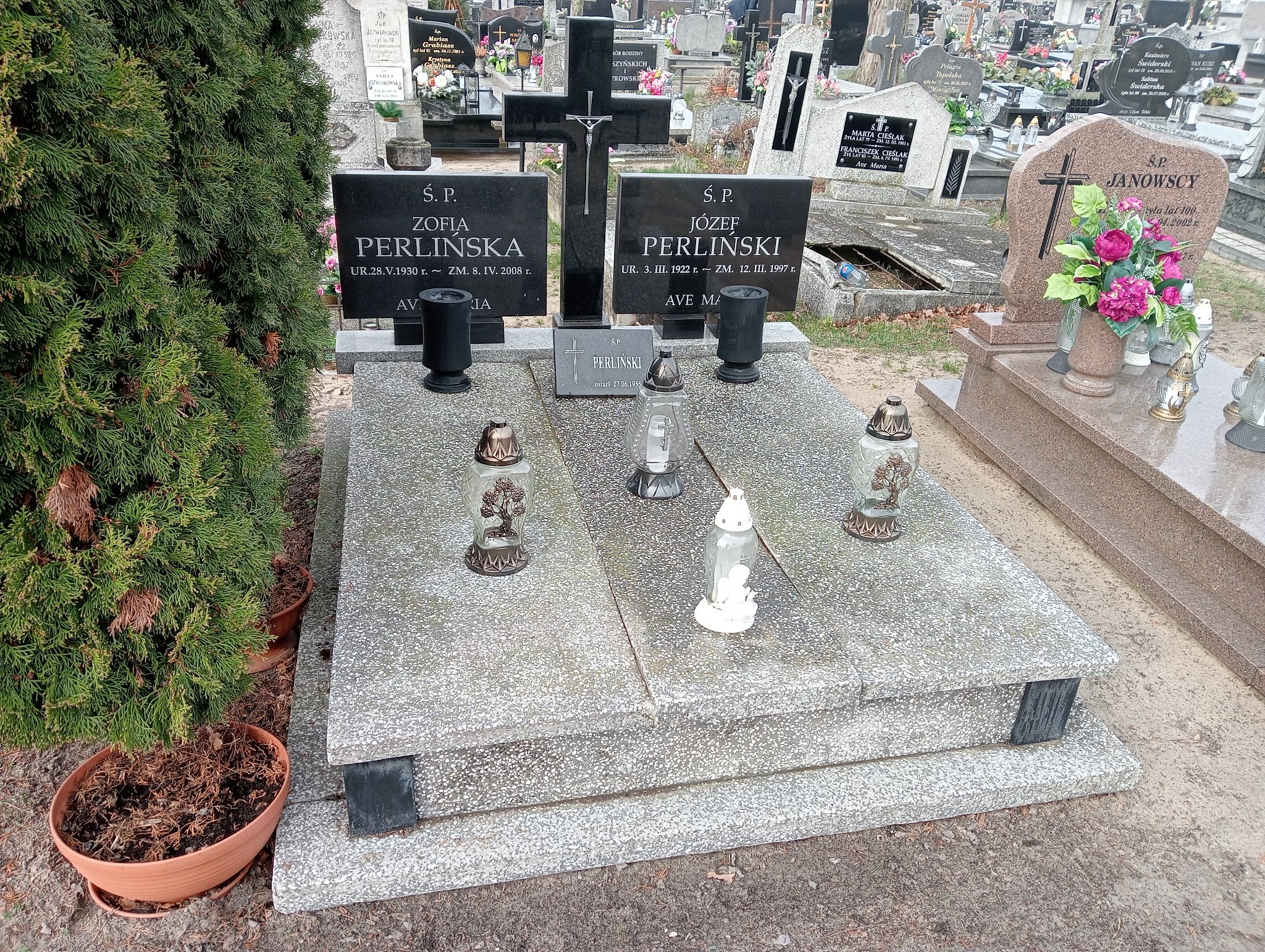 Grób Józef Perliński